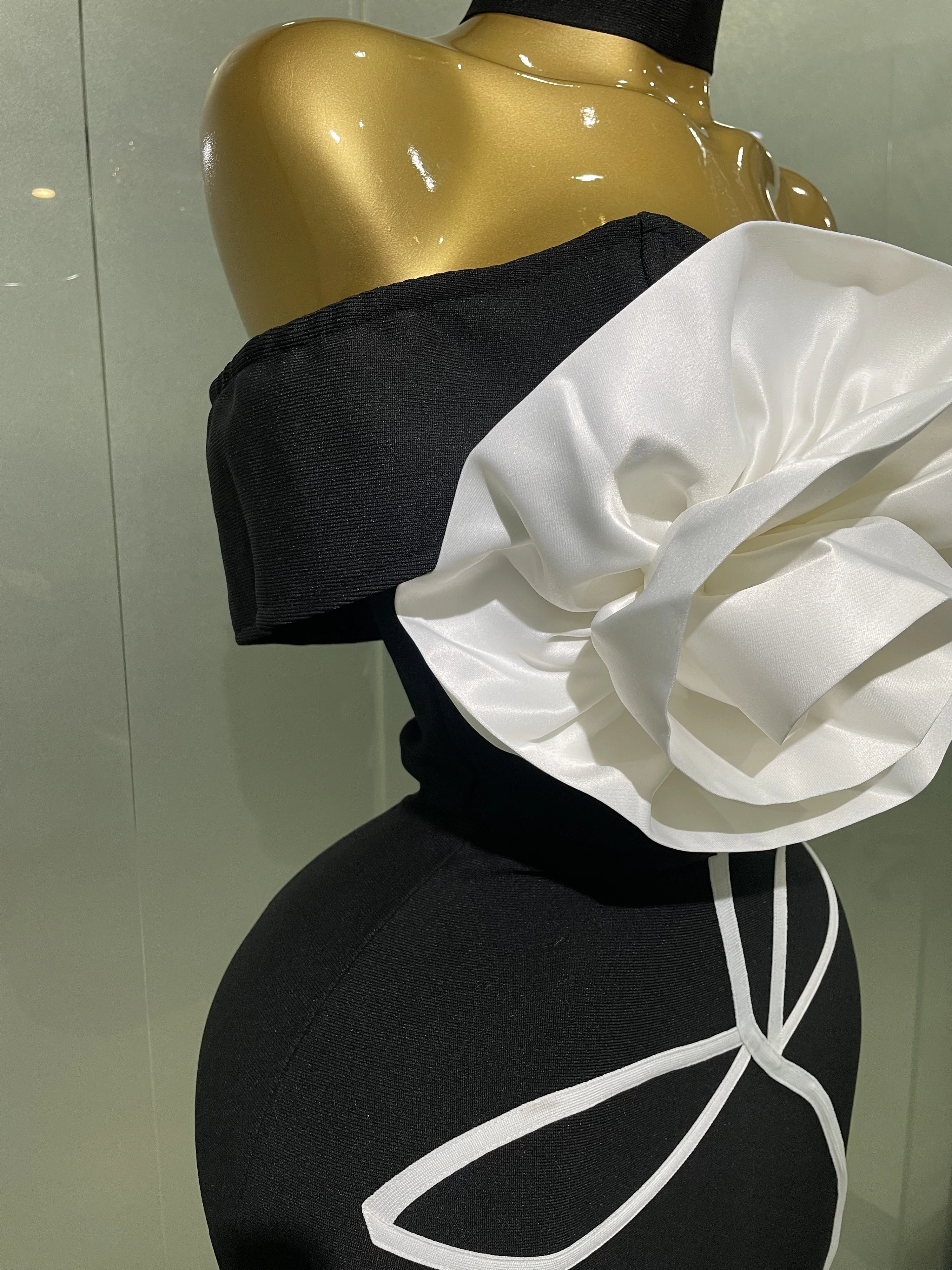 Women 2025 New Sexy Off Shoulder White Flower Black Mini Bodycon Bandage Dress Luxury Celebrity Evening Club Elegant Party Gowns