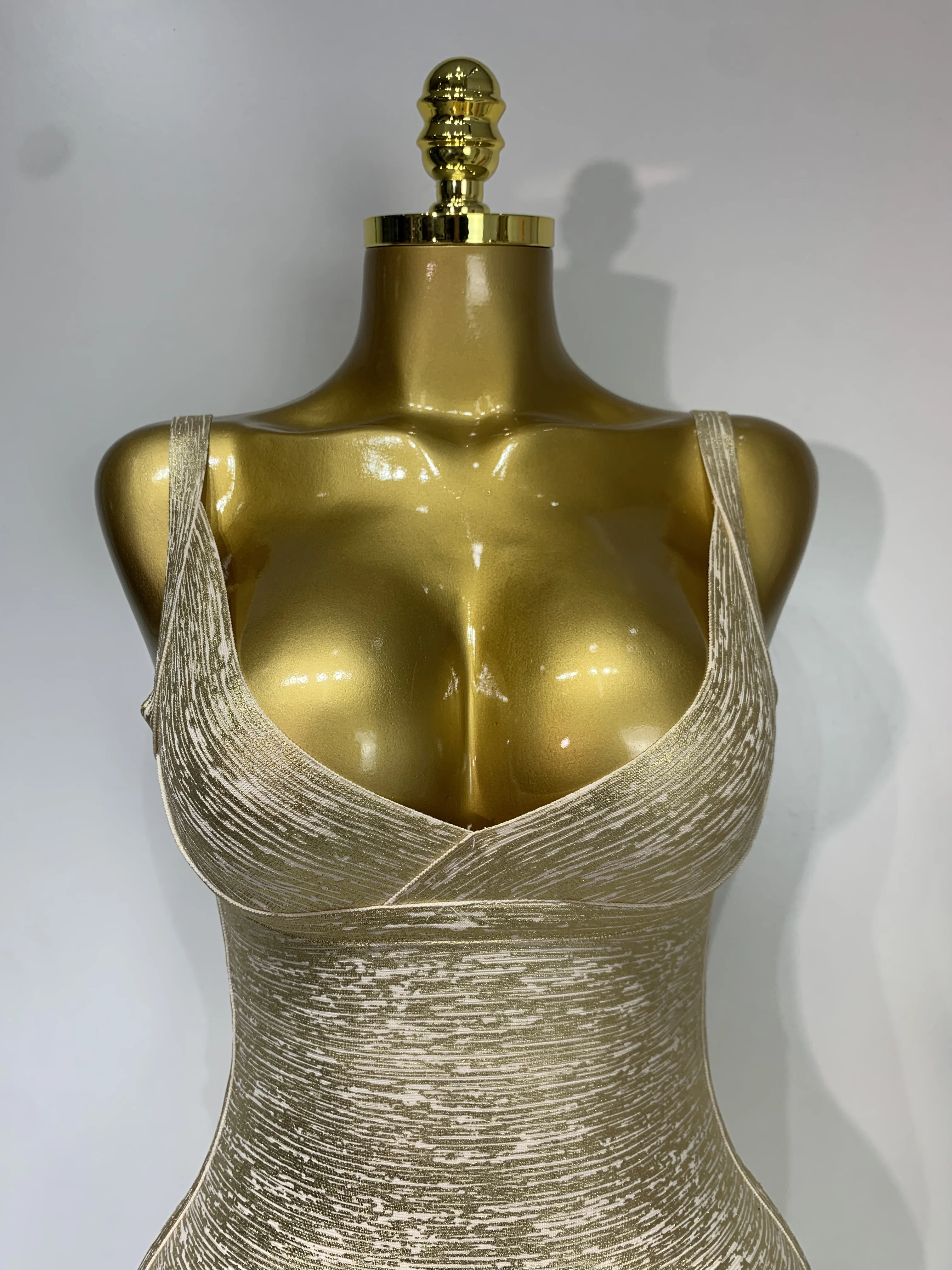 High Quality Celebrity Elegant Gold Bodycon Bandage Dress Women Sexy Nightclub Evening Party Luxury Birthday Dress Vestidos High Quality Celebrity Elegant Gold Bodycon Bandage Dress Women Sexy Nightclub Evening Party Luxury Birthday Dress Vestidos