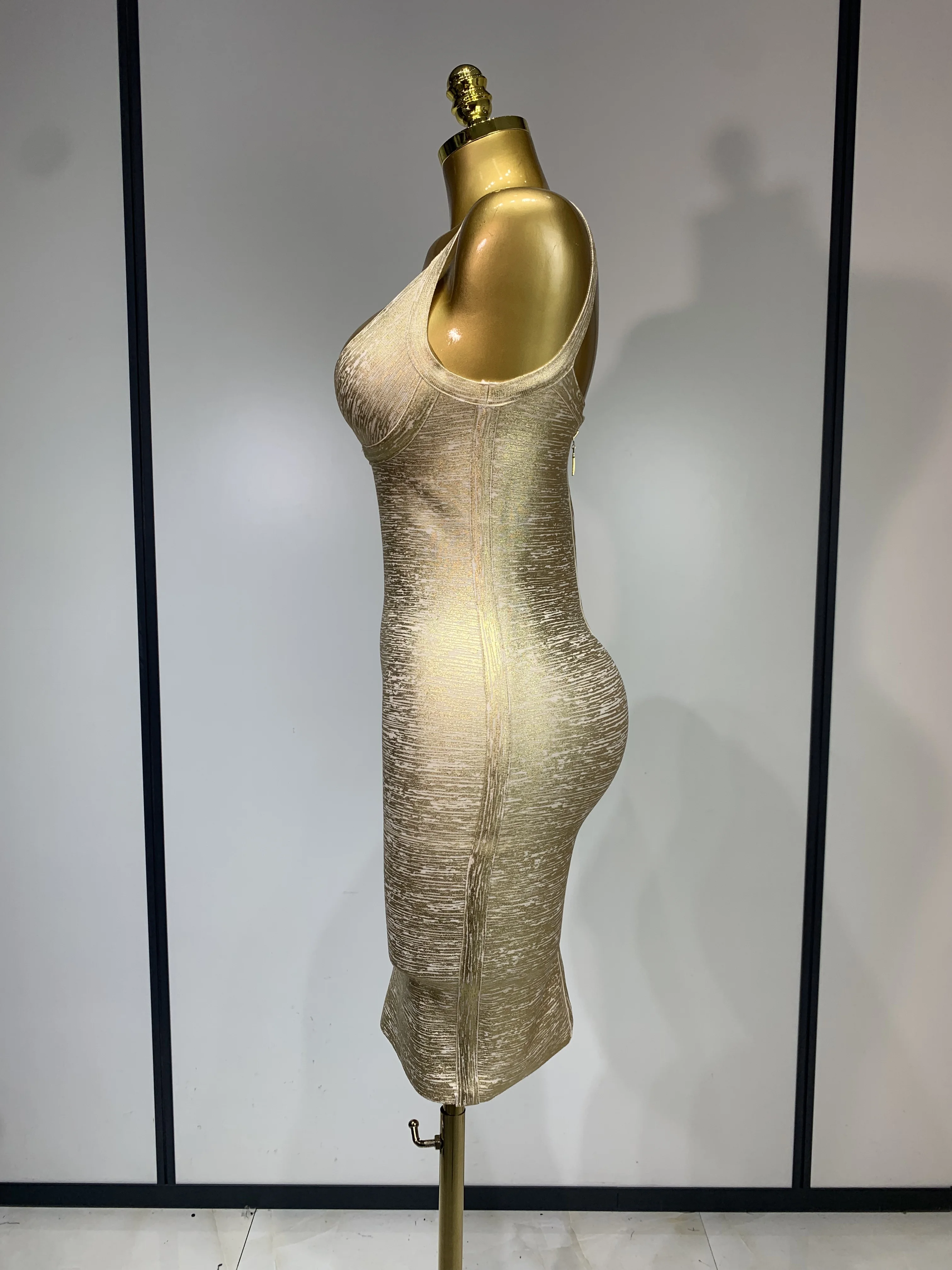 High Quality Celebrity Elegant Gold Bodycon Bandage Dress Women Sexy Nightclub Evening Party Luxury Birthday Dress Vestidos High Quality Celebrity Elegant Gold Bodycon Bandage Dress Women Sexy Nightclub Evening Party Luxury Birthday Dress Vestidos