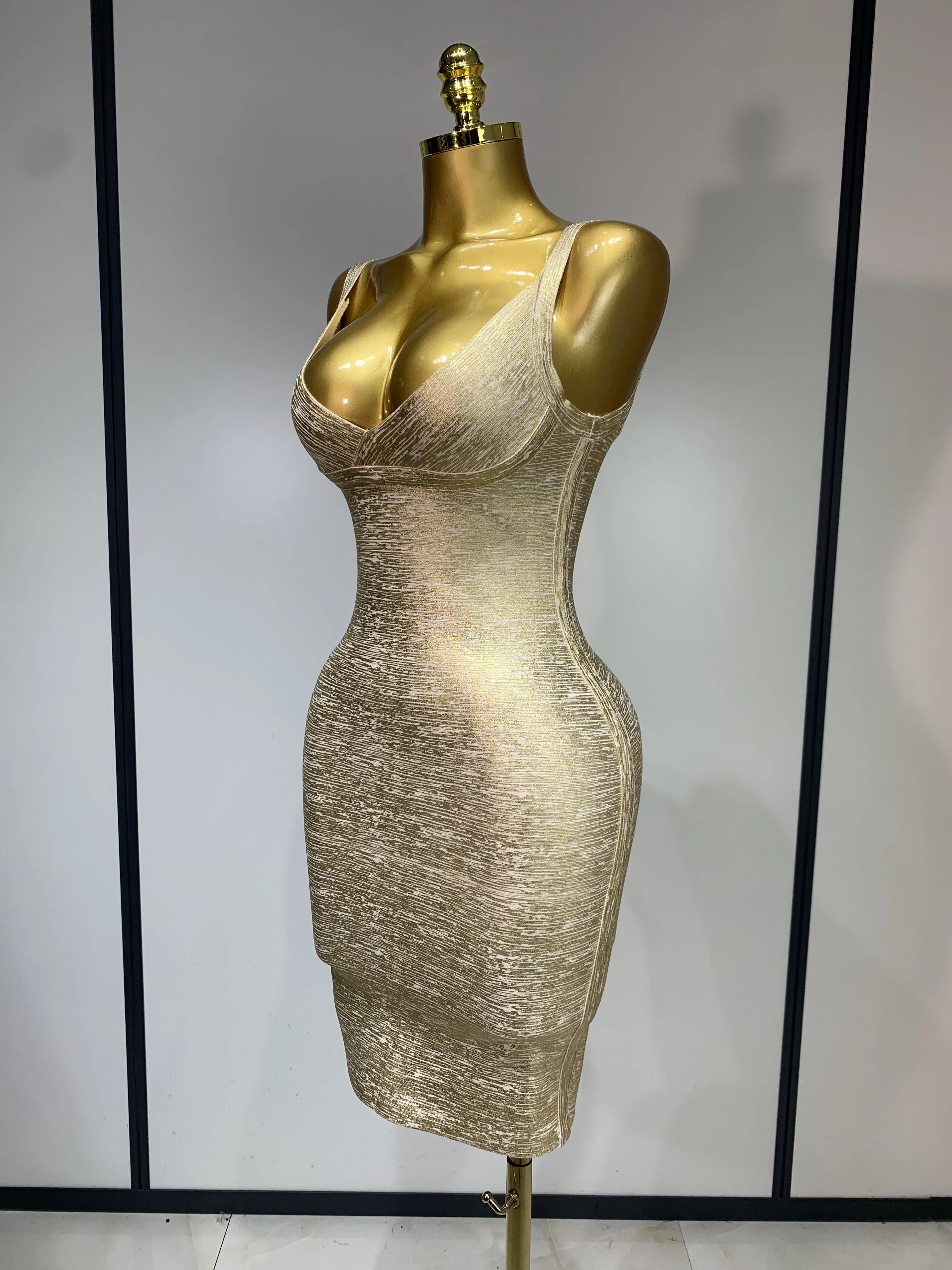 High Quality Celebrity Elegant Gold Bodycon Bandage Dress Women Sexy Nightclub Evening Party Luxury Birthday Dress Vestidos High Quality Celebrity Elegant Gold Bodycon Bandage Dress Women Sexy Nightclub Evening Party Luxury Birthday Dress Vestidos