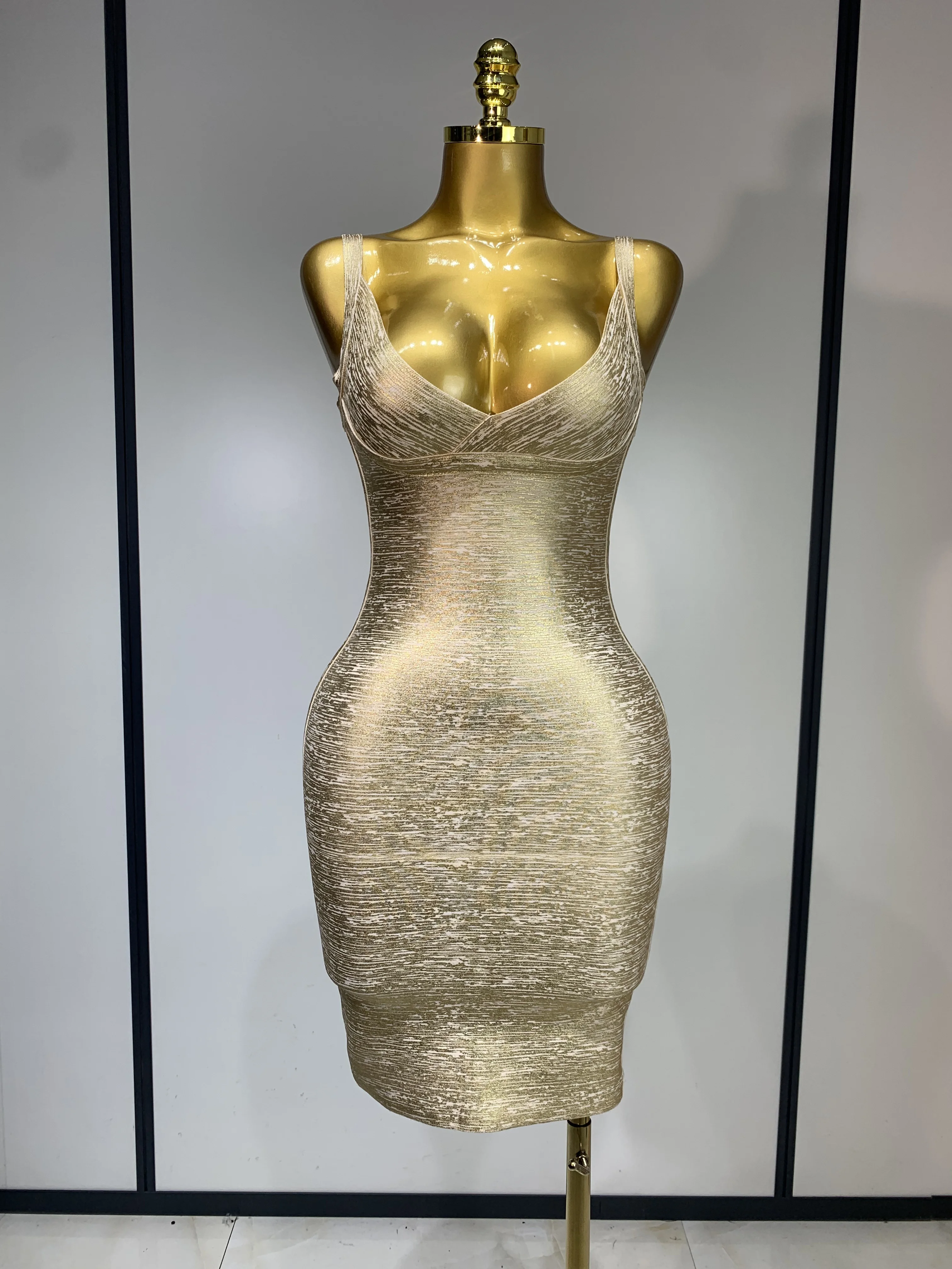 High Quality Celebrity Elegant Gold Bodycon Bandage Dress Women Sexy Nightclub Evening Party Luxury Birthday Dress Vestidos High Quality Celebrity Elegant Gold Bodycon Bandage Dress Women Sexy Nightclub Evening Party Luxury Birthday Dress Vestidos