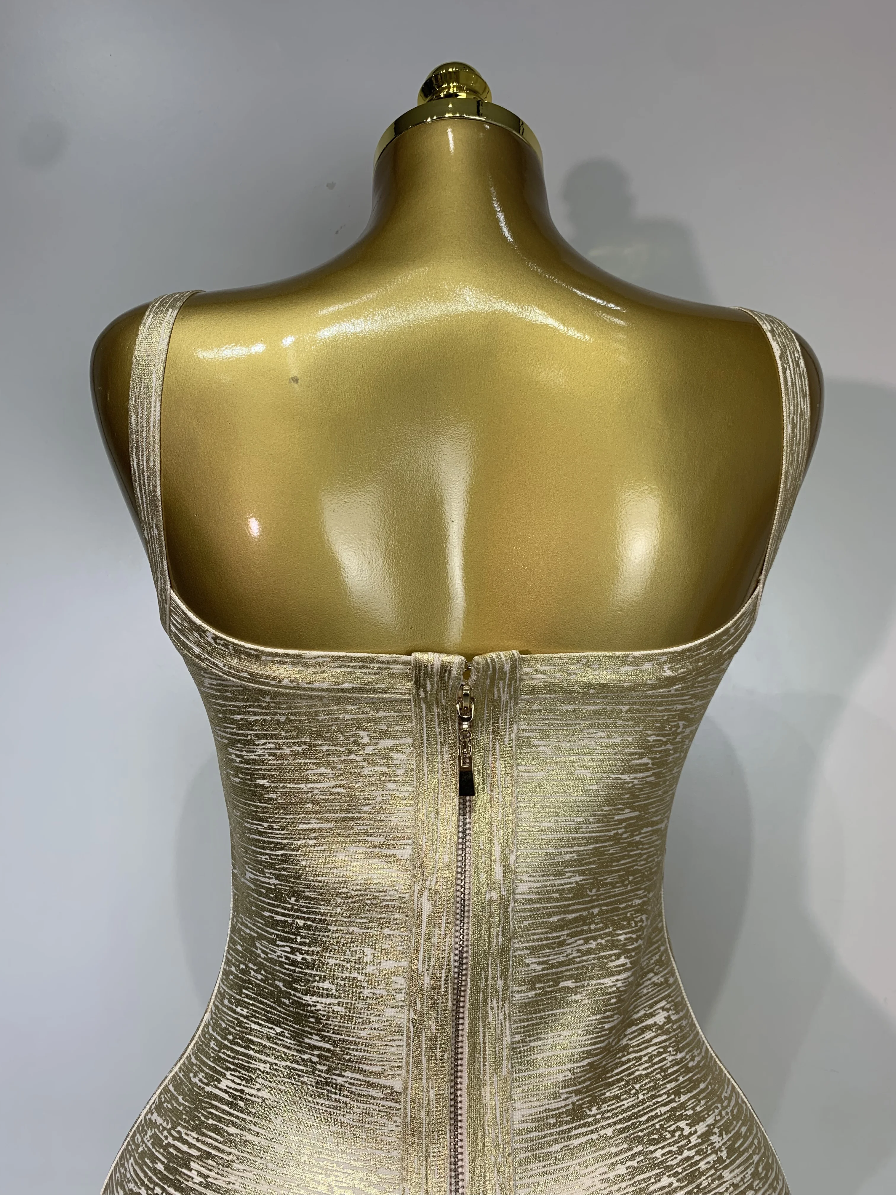 High Quality Celebrity Elegant Gold Bodycon Bandage Dress Women Sexy Nightclub Evening Party Luxury Birthday Dress Vestidos High Quality Celebrity Elegant Gold Bodycon Bandage Dress Women Sexy Nightclub Evening Party Luxury Birthday Dress Vestidos